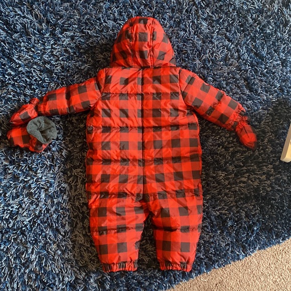 Baby gap snow suit with gloves and footies - Picture 6 of 6